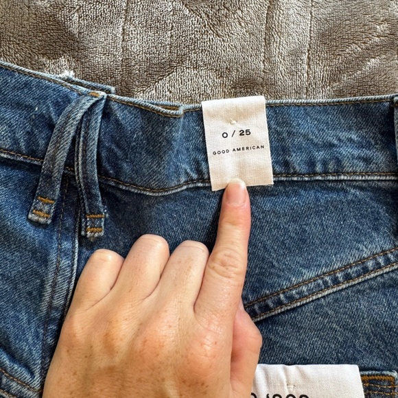 Good American high rise shorts - Picture 2 of 3